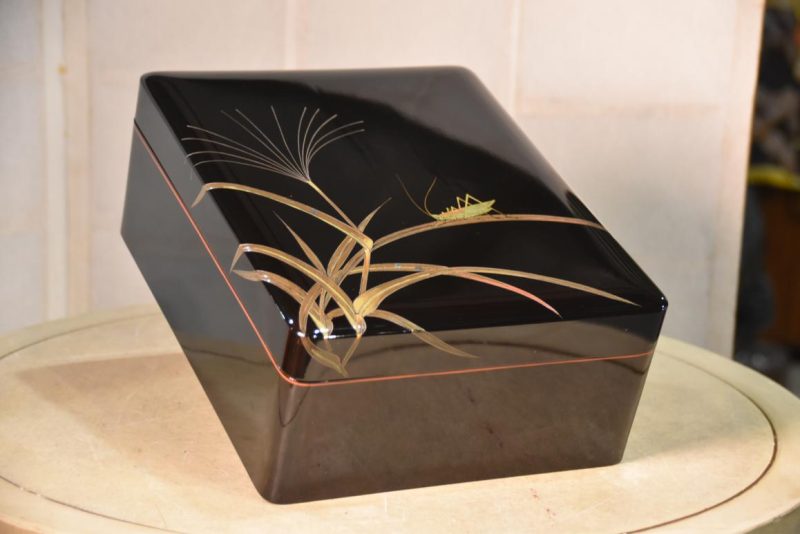 Vintage Japanese Lacquered Letter Box with a Grasshopper Width:305mm - Image 12