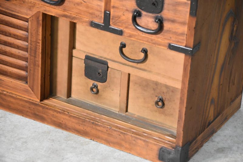 Choba Dansu Traditional Japanese Merchant Chest from Osaka Width:910mm - Image 9