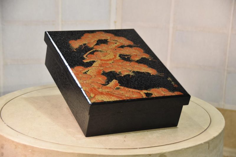 Lacquered Suzuri Bako Writing Box Width: 330mm - Image 2