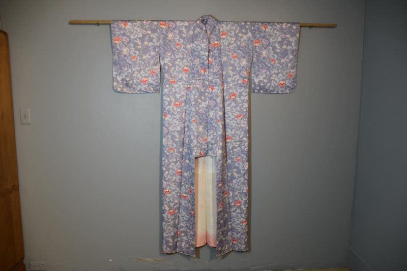 Pretty Mauve Silk Kimono - Image 5