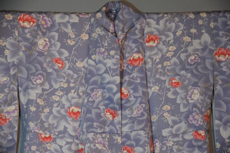 Pretty Mauve Silk Kimono - Image 4
