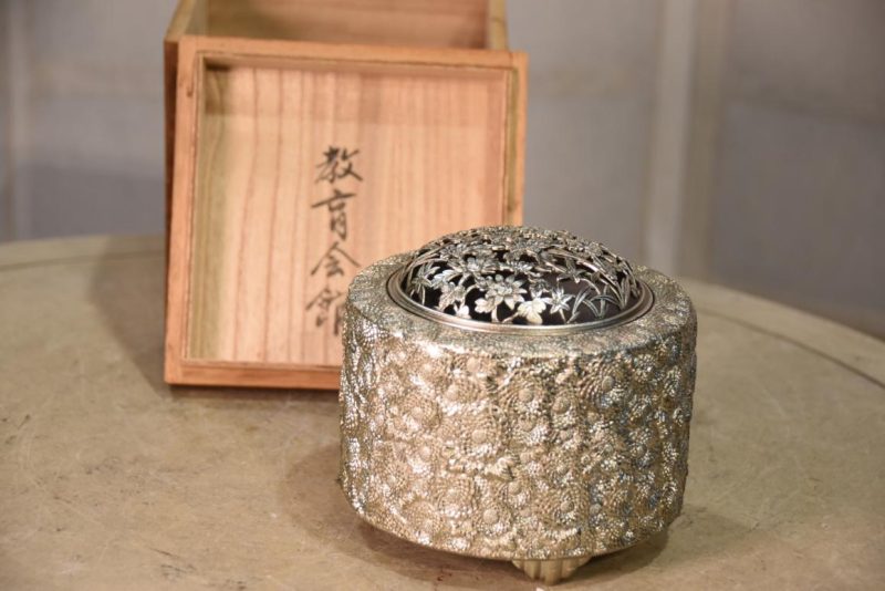 Japanese Chrysanthemum Incense Burner Width:130mm - Image 4