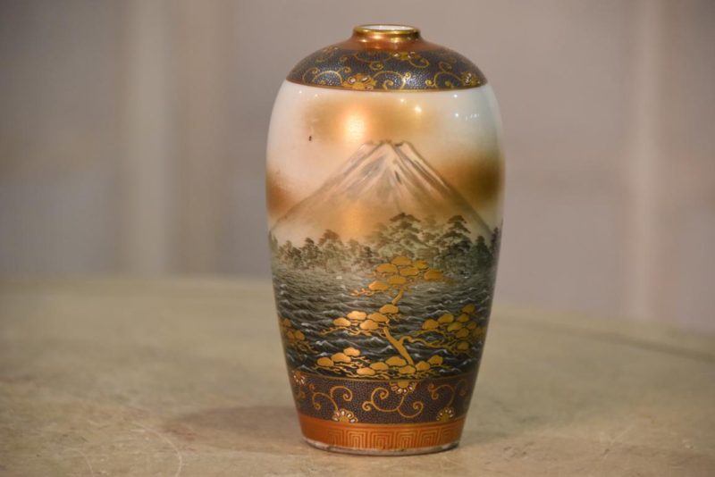 Japanese Mt Fuji Kutani Vase Width:65mm
