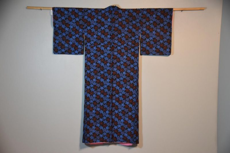 Soft Silk Kimono with Maple leaf design - Image 2