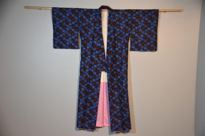 Soft Silk Kimono with Maple leaf design - Image 5