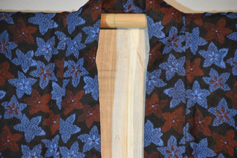 Soft Silk Kimono with Maple leaf design - Image 3