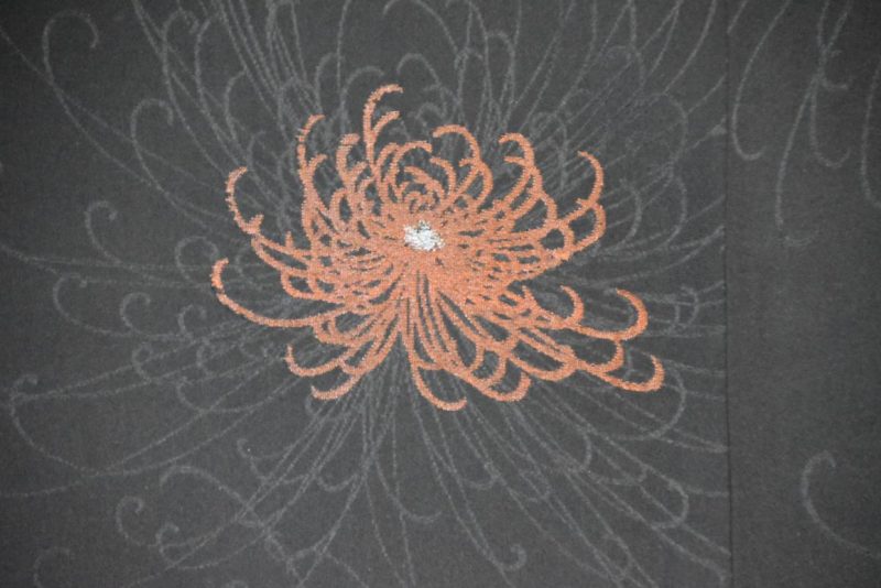 Soft Silk Haori with Lacquer Thread Chrysanthemums - Image 2