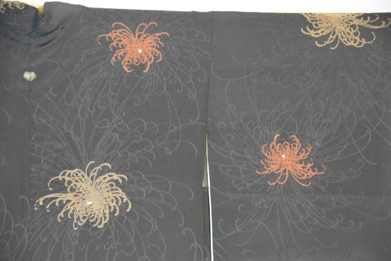 Soft Silk Haori with Lacquer Thread Chrysanthemums - Image 5