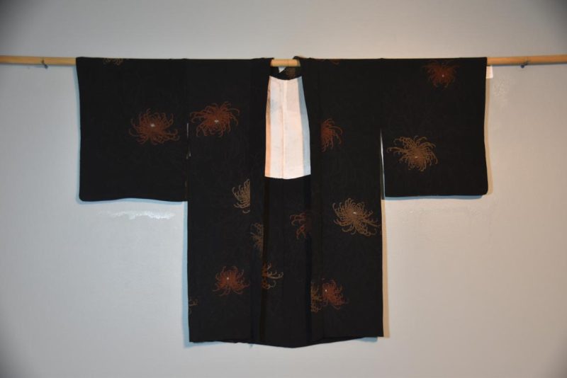 Soft Silk Haori with Lacquer Thread Chrysanthemums - Image 4