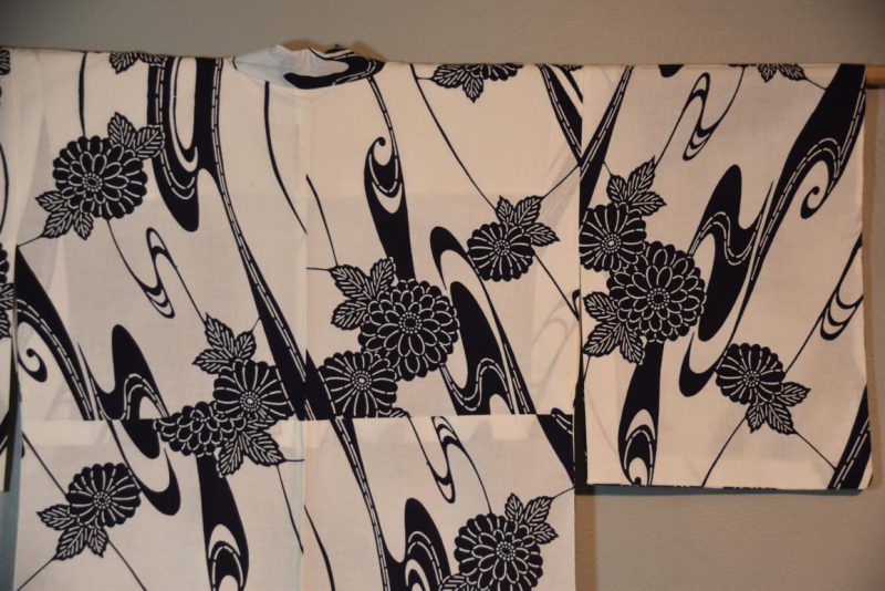 Blue and White Cotton Yukata - Image 5