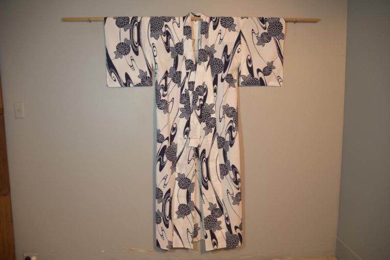 Blue and White Cotton Yukata - Image 4