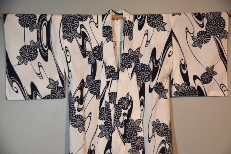 Blue and White Cotton Yukata - Image 3