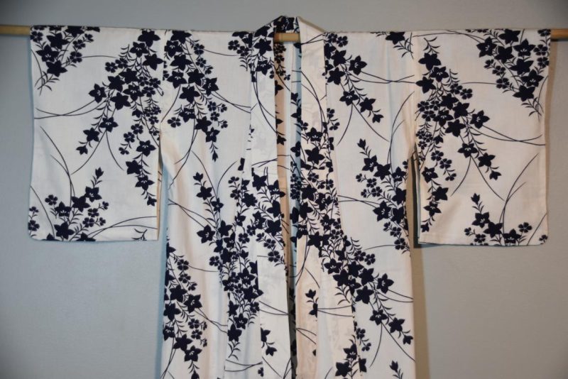 Blue and White Cotton Yukata - Image 4