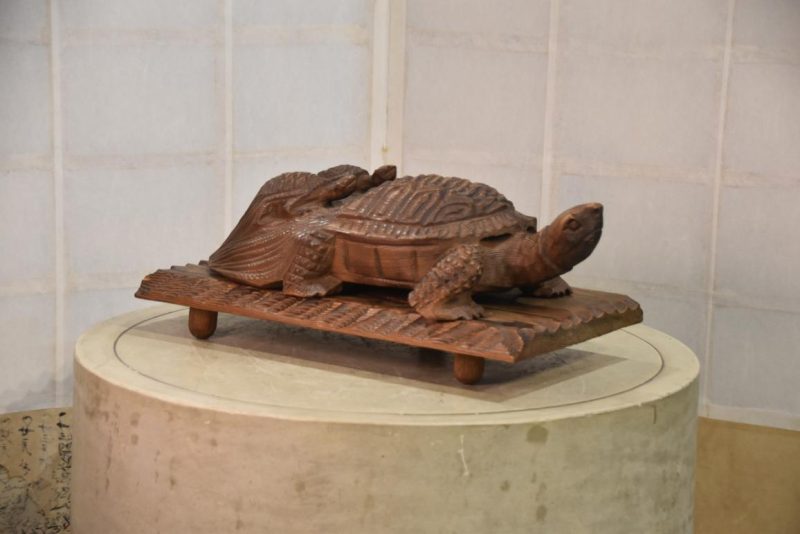 Carved Cedar Turtle Width:480mm