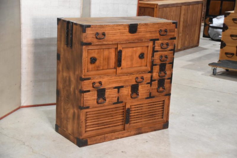 Choba Dansu Traditional Japanese Merchant Chest from Osaka Width:950mm - Image 3