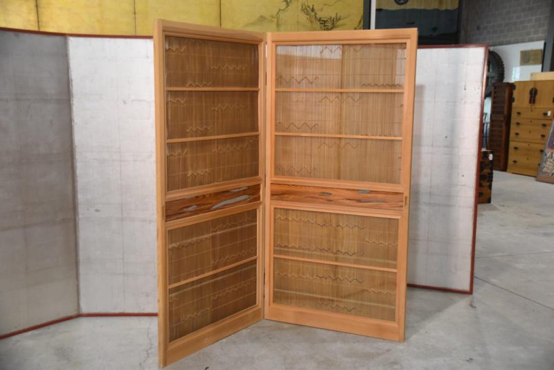 A Pair of Japanese Summer Doors (Hinged together) Width:1780mm - Image 4