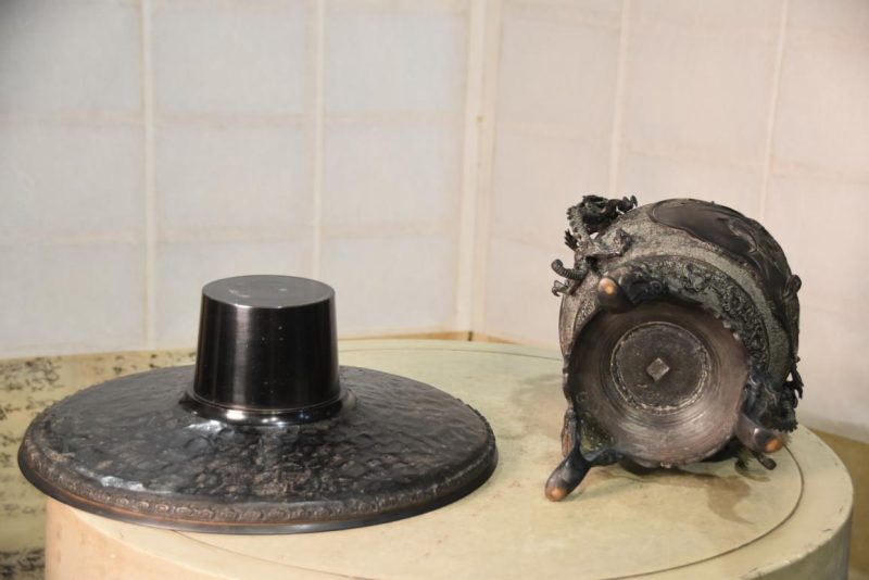 Bronze Usubata Vase - Image 5