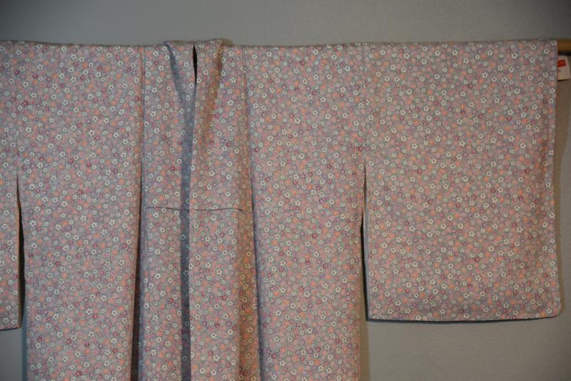Vintage Japanese Silk Kimono tiny floral design. - Image 5
