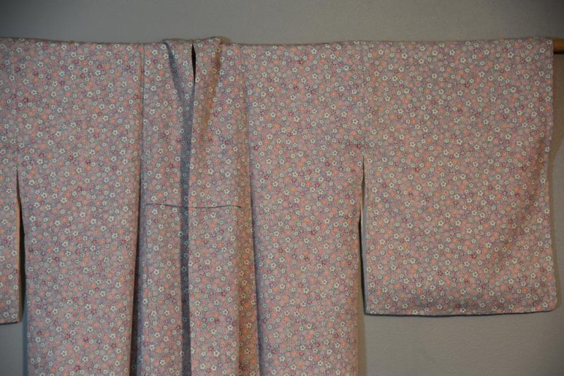 Vintage Japanese Silk Kimono tiny floral design. - Image 4