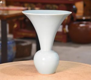 Japanese Porcelain Vase......280 mm's high