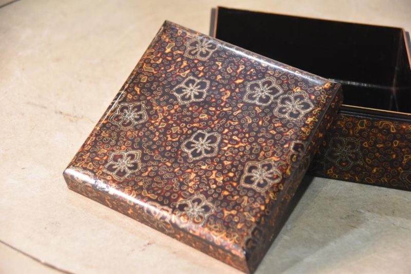 Japanese Wakasa Lacquer Diamond Shaped Lidded Box Width:225mm - Image 2