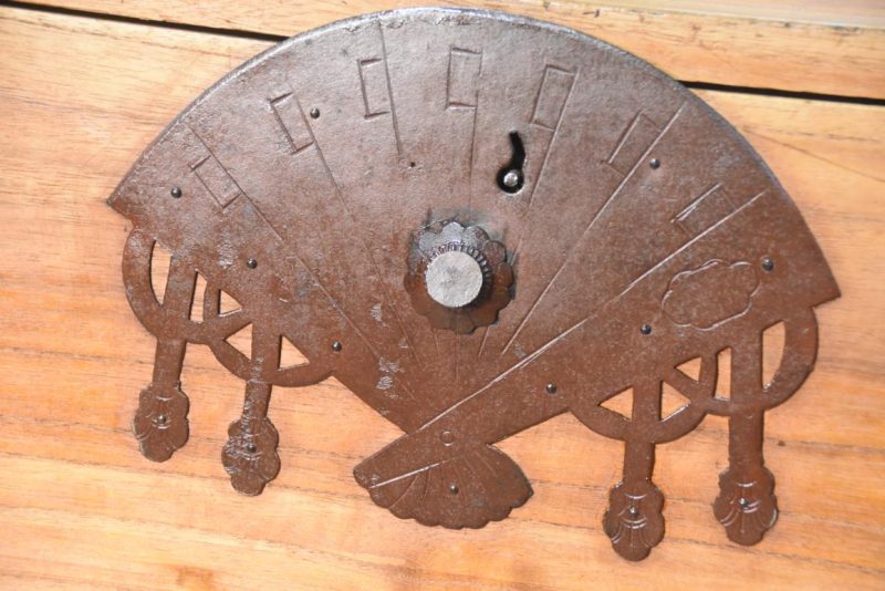 Antique 2 Section Clothing Chest with Fan Lock Plates  Width:880mm - Image 8