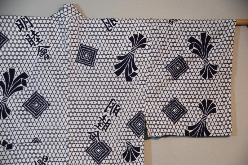 Japanese Blue and White Men's Cotton Yukata - Image 2