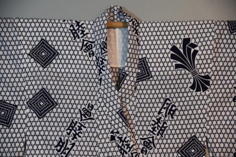 Japanese Blue and White Men's Cotton Yukata - Image 3