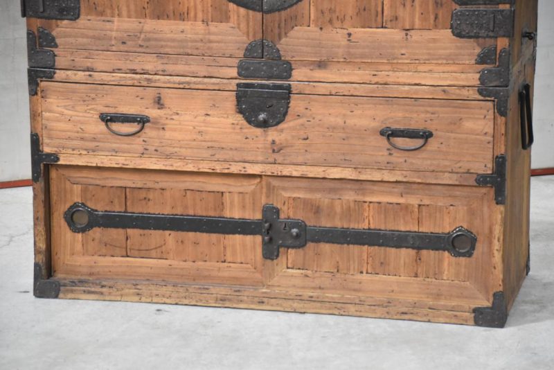 Edo Period Kannon Biraki Tansu Clothing Chest on Chest Width:1060mm - Image 15