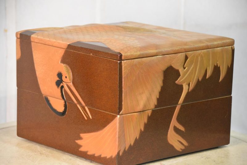 Maki-E Jubako Lacquer Box with Bold Cranes in Relief Width:270mm - Image 2