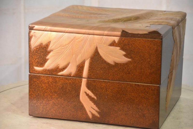 Maki-E Jubako Lacquer Box with Bold Cranes in Relief Width:270mm - Image 7