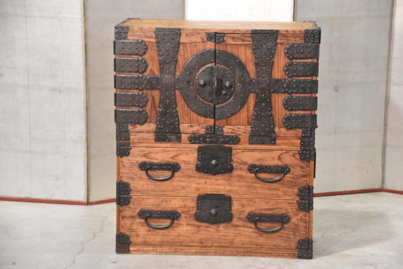 Antique Japanese Kannon Biraki Isho Tansu Clothing Chest 2 Sections Width: 905mm - Image 2
