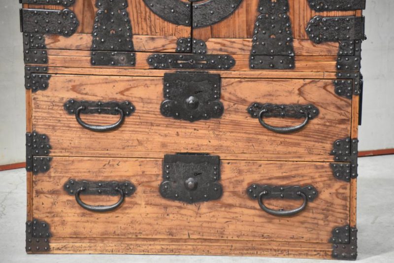Antique Japanese Kannon Biraki Isho Tansu Clothing Chest 2 Sections Width: 905mm - Image 13