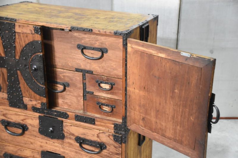 Antique Japanese Kannon Biraki Isho Tansu Clothing Chest 2 Sections Width: 905mm - Image 8