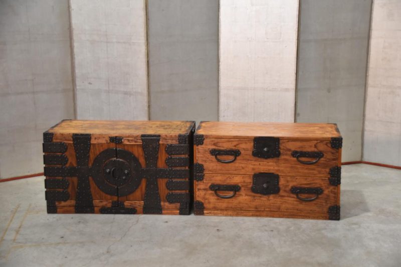Antique Japanese Kannon Biraki Isho Tansu Clothing Chest 2 Sections Width: 905mm - Image 3