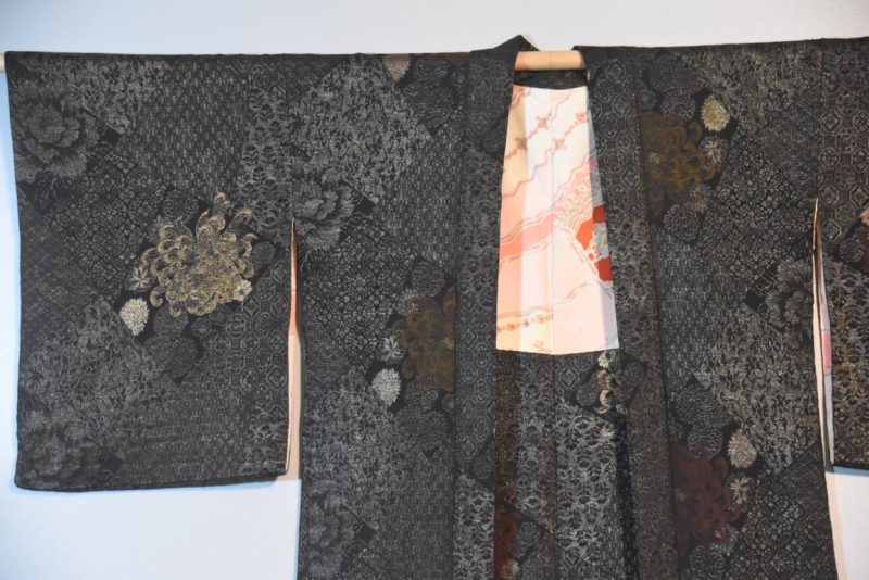Vintage Japanese Silk Haori Gold and Silver Threads - Image 4