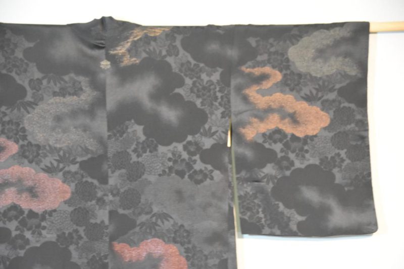 Vintage Black Silk Haori Jacket with Silver and Red Lacquered Threads - Image 6