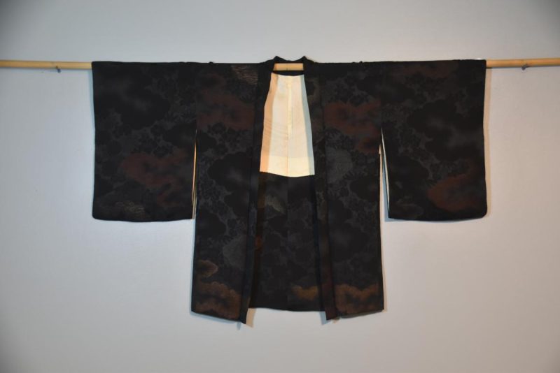 Vintage Black Silk Haori Jacket with Silver and Red Lacquered Threads - Image 5