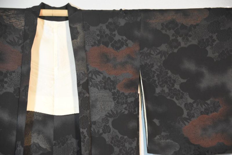 Vintage Black Silk Haori Jacket with Silver and Red Lacquered Threads - Image 4