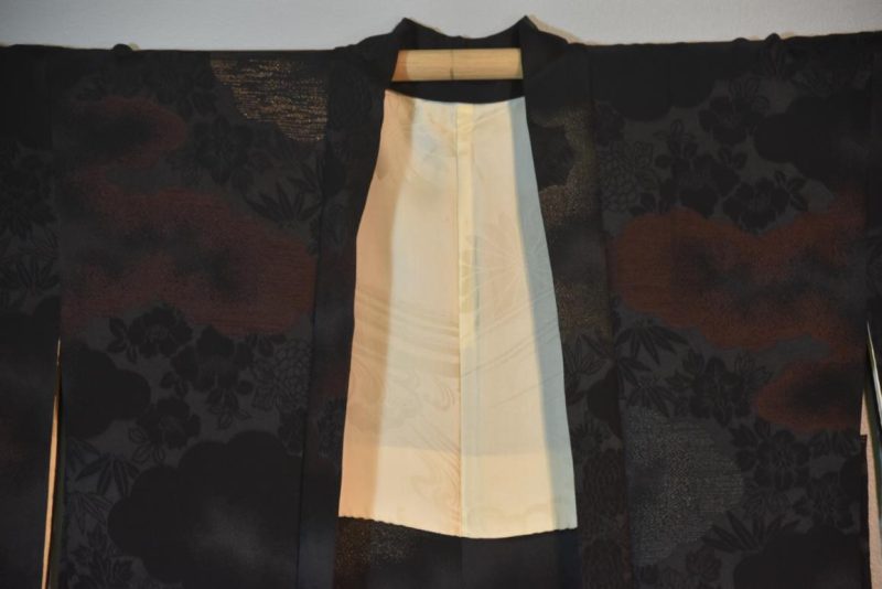 Vintage Black Silk Haori Jacket with Silver and Red Lacquered Threads - Image 3