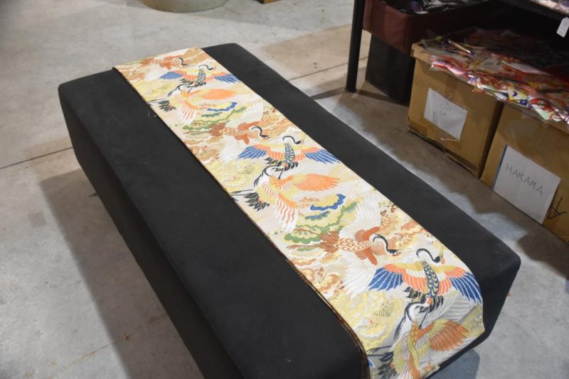 Vintage Maru Obi Sash Table Runner with flying Cranes Length: 4000mm - Image 6