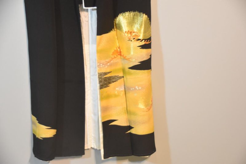 Japanese Vintage Silk Tomosode Kimono - Image 5
