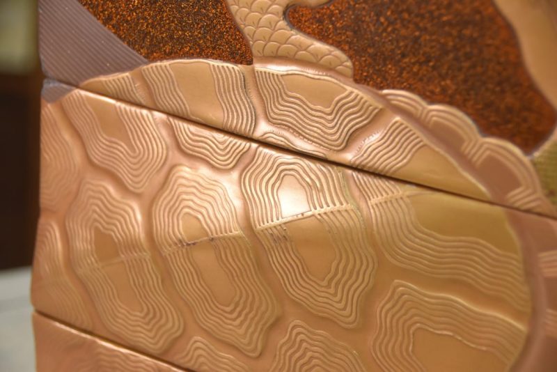 Maki-E Jubako Lacquer Box with a Turtle in Relief Width:270mm - Image 10