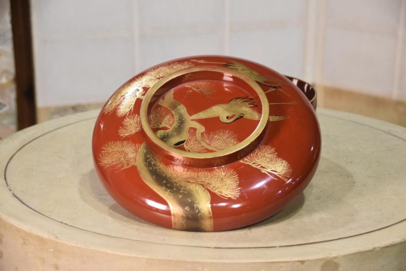 Maki-E Lacquer Lidded Box with Cranes Decoration Width:255mm