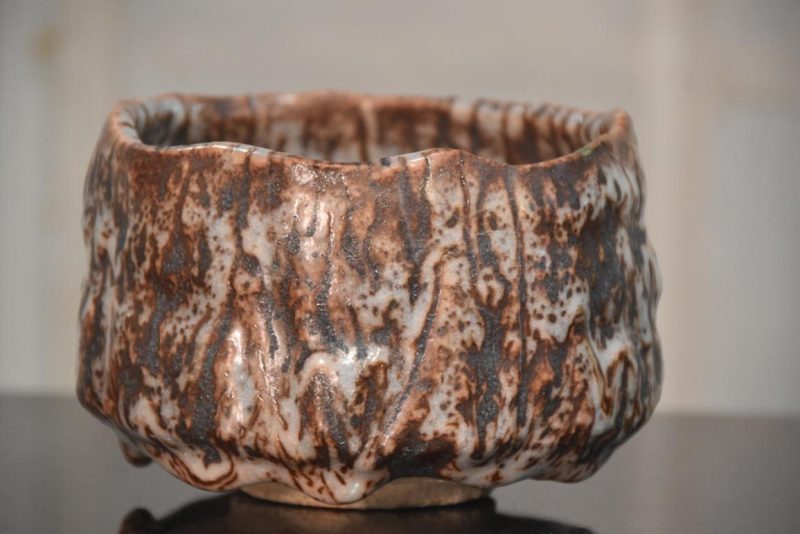 Japanese Shino Pottery Chawan Tea Bowl with Kitsuji Repair Width:130mm - Image 2