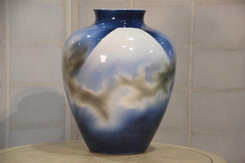 Mt Fuji Pottery Vase Height:375mm - Image 3