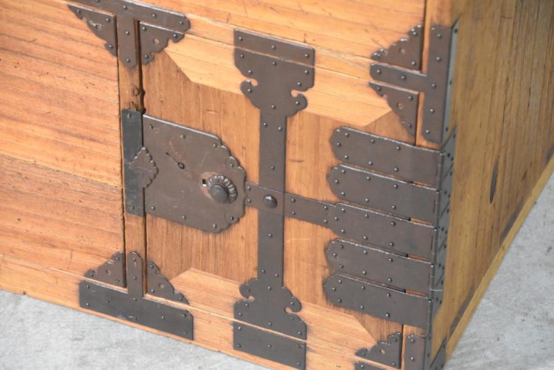 Antique Clothing Chest  Width:1100mm - Image 12