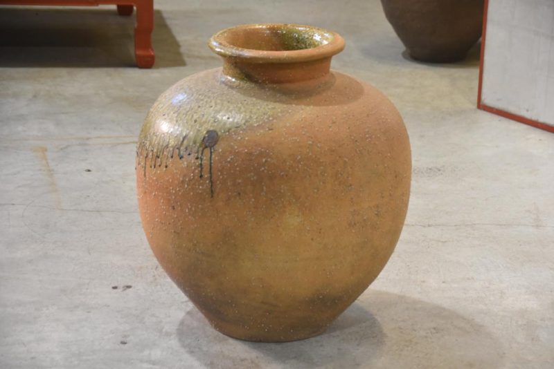 Shigaraki Tsubo Urn Width:520mm. - Image 7