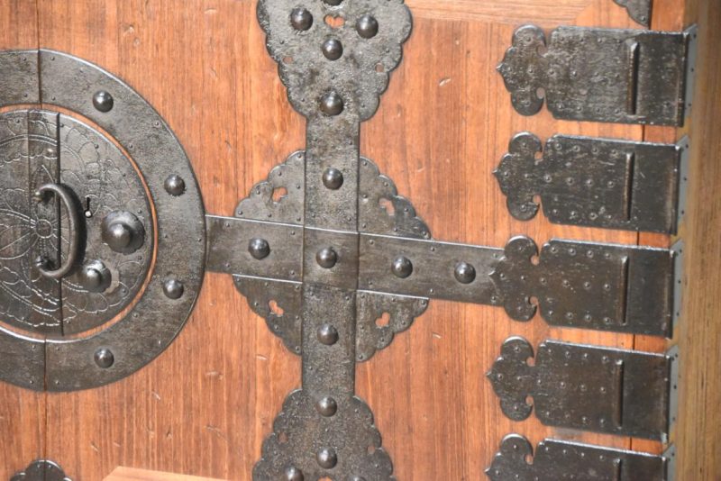 Antique Japanese Kannon Biraki Isho Tansu Clothing Chest 2 Sections Width:960mm - Image 5