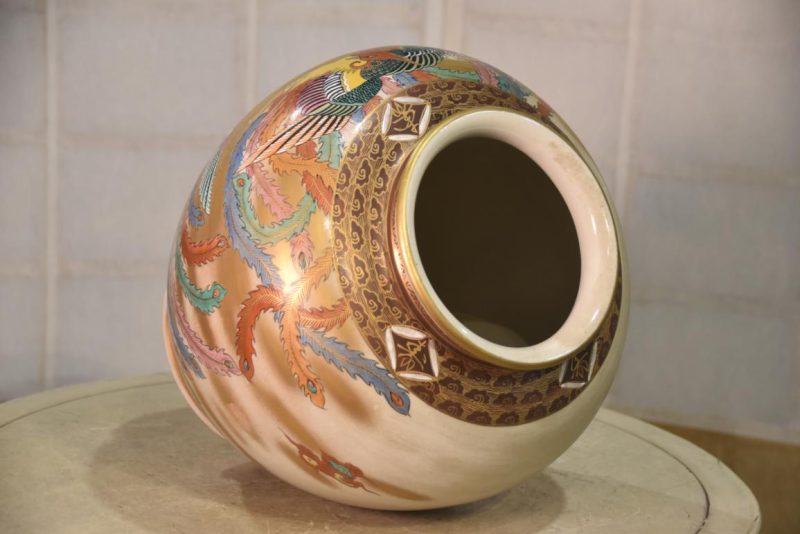 Kutani Pottery Vase Width:330mm - Image 7
